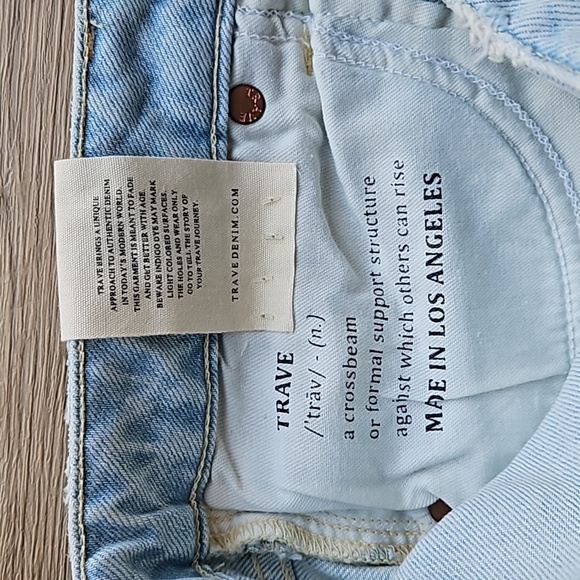 Trave Light Wash Sophie Low Rise Slim Cropped Jeans 26 NWT - Picture 6 of 10
